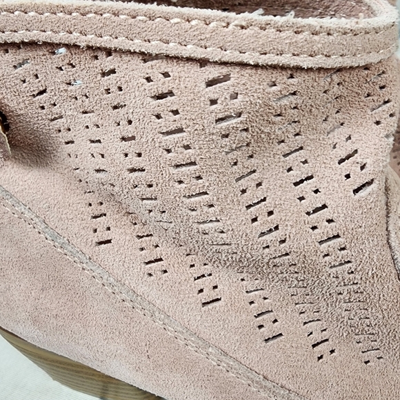 Denver Hayes Pink Suede Leather Ankle Bootie Perforated Almond Toe Size 9 - Picture 5 of 15